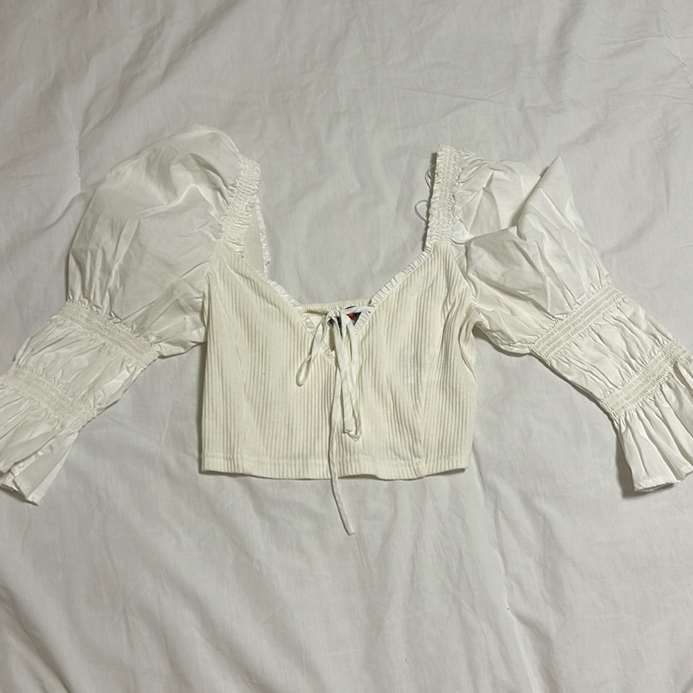 Urban outfitters puff sleeved crop top size S